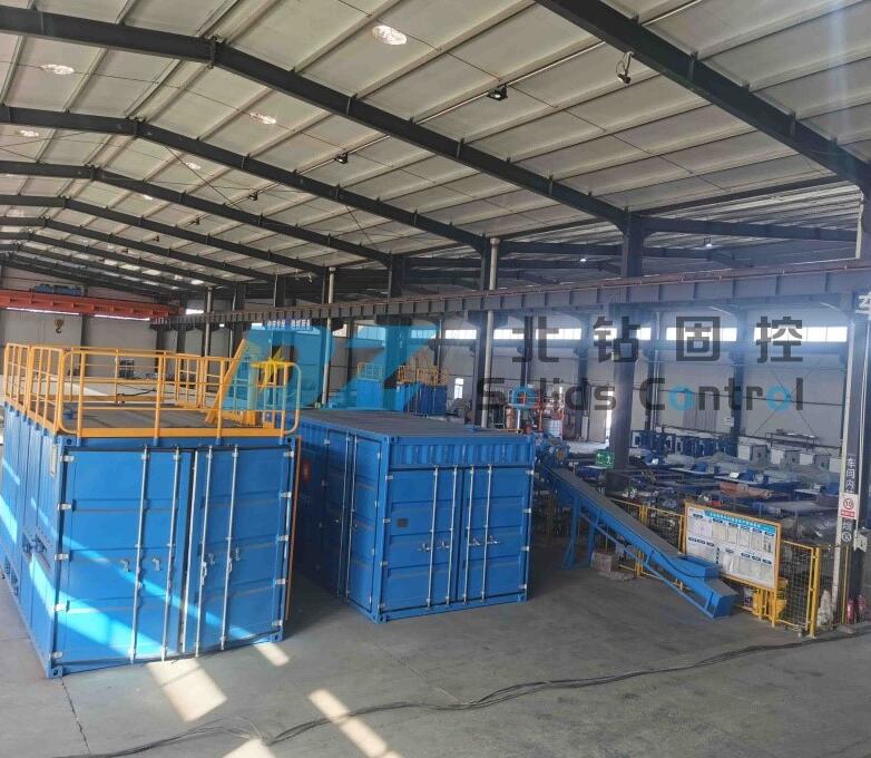 北鉆固控集裝箱式超大型油泥處理系統(tǒng)銷往國內(nèi)某大型石油煉化現(xiàn)場(chǎng)